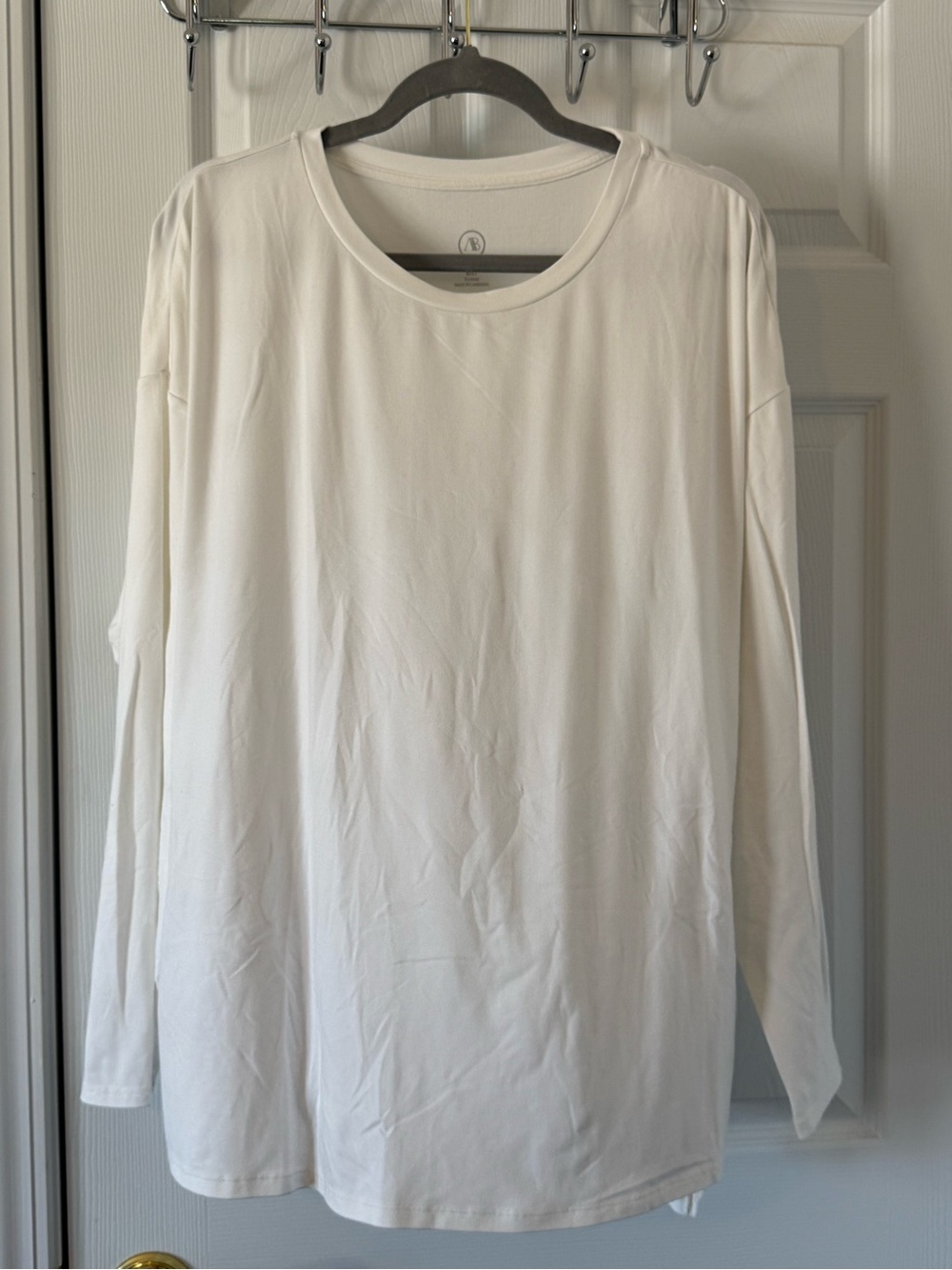 Addison Bay Women’s White Long-Sleeve Crewneck Top